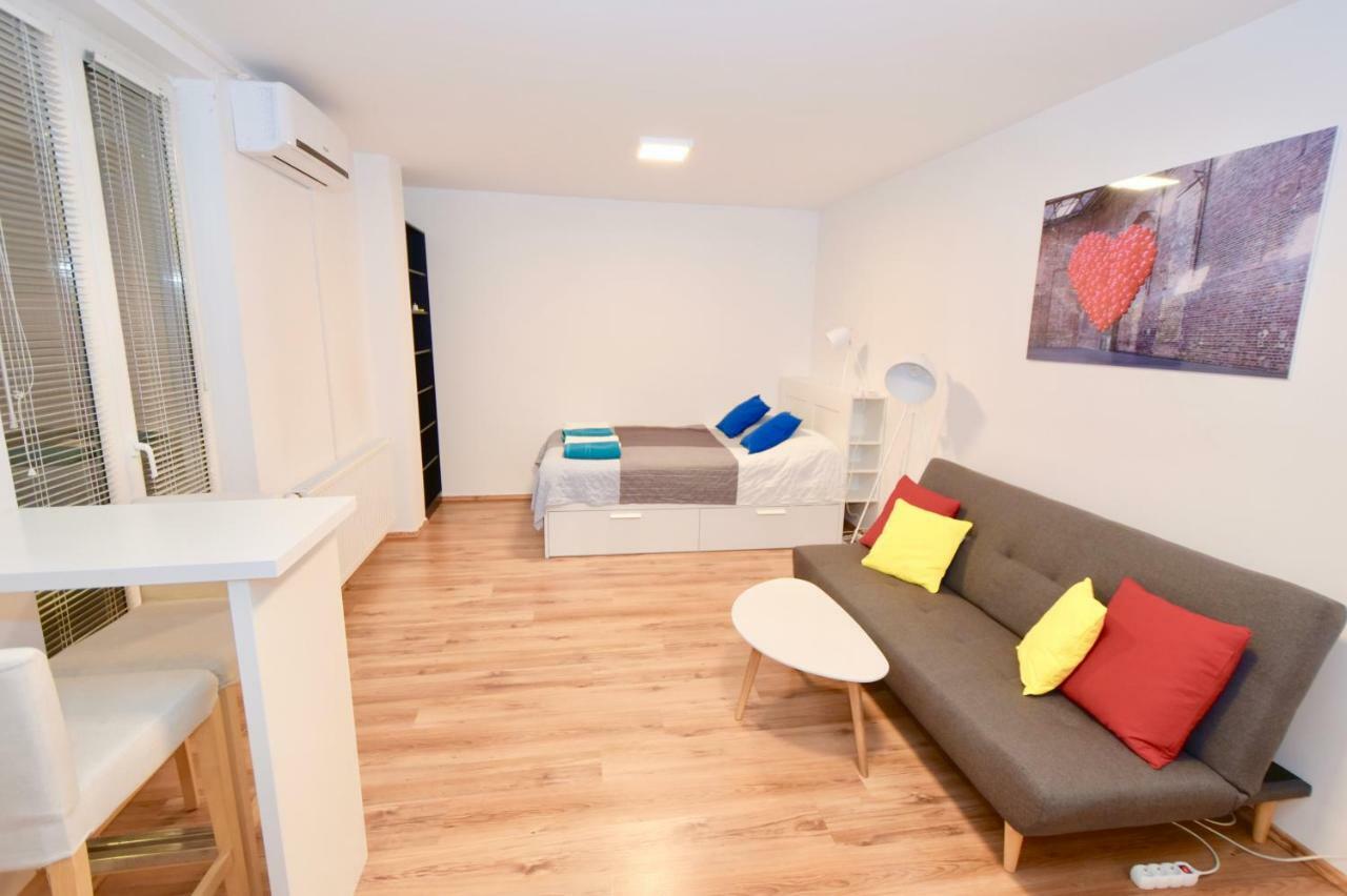 Central Studio Boulevard Budapesta Exterior foto
